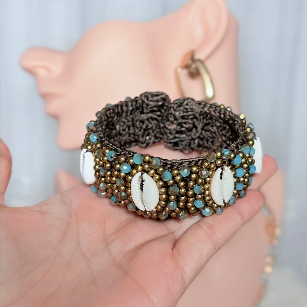⚜️ Handcrafted Beaded Shell Bracelet - Picture 7 of 14